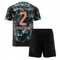 Camiseta Bayern Munich Dayot Upamecano #2 Visitante Equipación para niños 2024-25 manga corta (+ pantalones cortos)